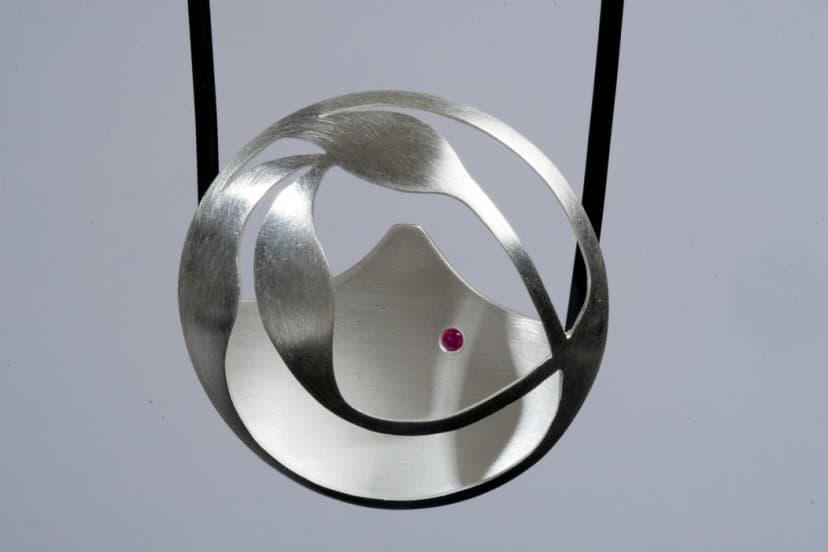 Anhänger; Silber und Onyx