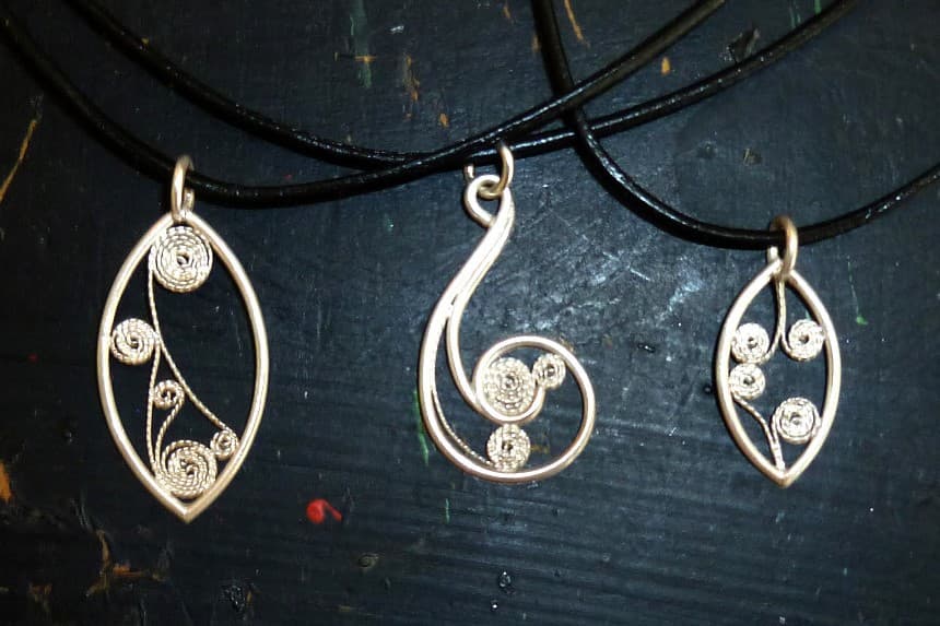 Anhänger; Silber und Onyx